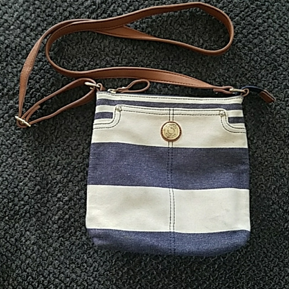 Tommy Hilfiger purse (available till Oct 12)